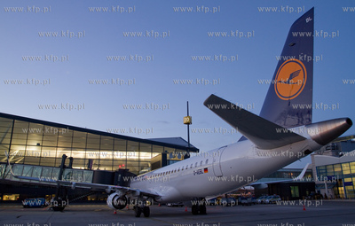Port Lotniczy Gdansk. Nz. Airbus 320 linii Lufthansa.
01.07.2014
fot....