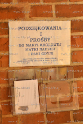 Gdynia. Kradziez skarbony z pieniedzmi z kosciola sw....