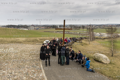Droga Krzyzowa na Gorze Jana Paw  a II w Pelplinie...