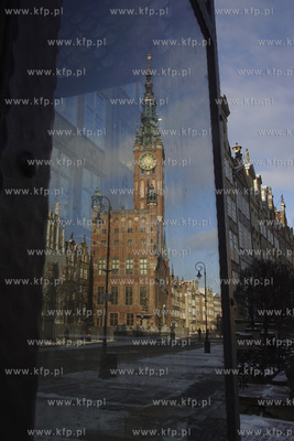 Gdańsk Ratusz Głównomiejski odbity w gablocie z...