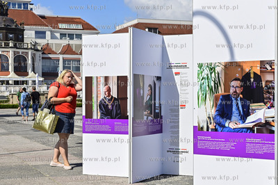 Sopot. Skwer Kuracyjny k. Molo. Wystawa fotografii...