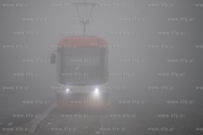Poranna mgła na Stogach. Tramwaj. 27.10.2024 fot....