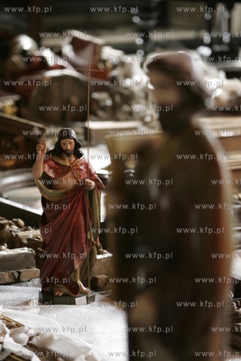 Uratowane zabytki ze spalonego kosciola sw. Katarzyny...