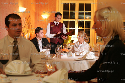 Restauracja Dwor Oliwski w Gdansku. 16.11.2005 fot....