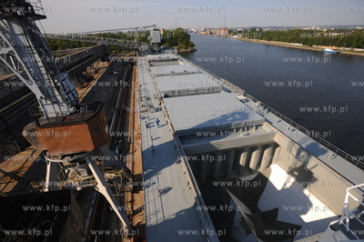 Do Gdańska przyplynal statek BULKNES z kruszywem pod...