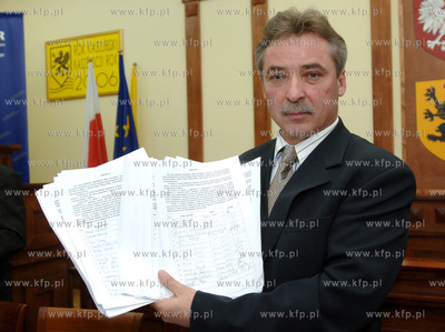 Konferencja prasowa marszalka Jana Kozlowskiego dotyczaca...