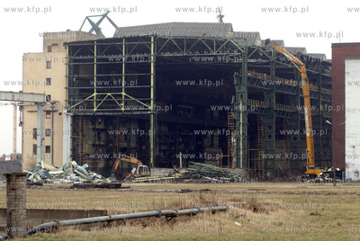 Burzenie jednech z hal w Stoczni Gdanskiej.
06.03.2008
fot....