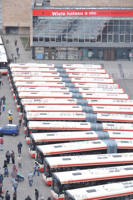 Targ Weglowy w Gdansku - prezentacja nowych autobusow...