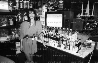 Barmanka w restauracji i nocnym klubie na ul. Krzywoustego...