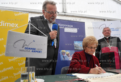 Gdansk. Rebiechowo. Uroczystosc wmurowania kamienia...