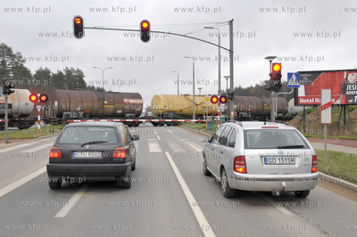 Pociag Orlen z cysternami jadacy z lotniska w Gdansku...