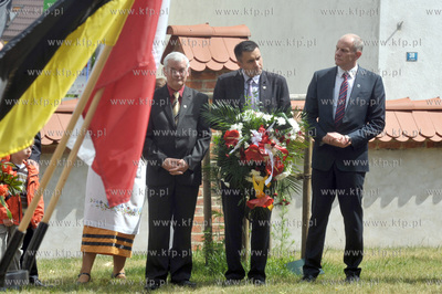 Zukowo na Kaszubach. Plac przed kosciolem sw. Jana...