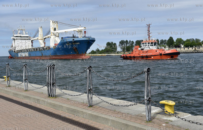 Gdańsk. Nowy Port. Martwa Wisła. Kanał portowy tuz...