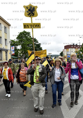 XIX Światowy Zjazd Kaszubów odbył się w Rumi. Przemarsz...