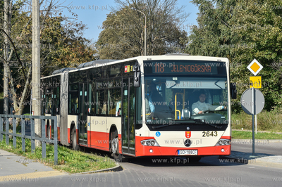Gdańsk Chełm. Autobus miejski ZKM matki Mercedes...