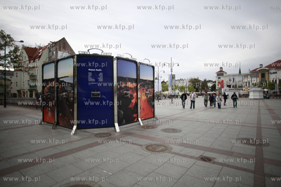 Sopot. Instalacja artystyczna Wojtka Radtke, na ul....