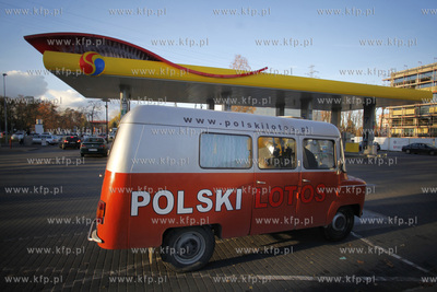 Nysa Polskiego Lotosu na stacji paliw Lotos w Gdansku...