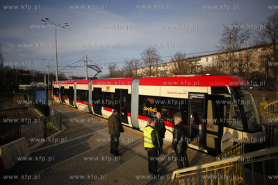 Gdańsk. Próbny przejaz tramwaju po zmodernizowanym...
