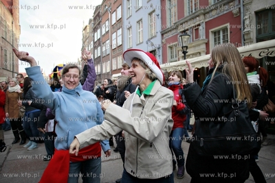 Gdańsk. Teatr w Oknie przy ul Długiej. Wolontariusze...