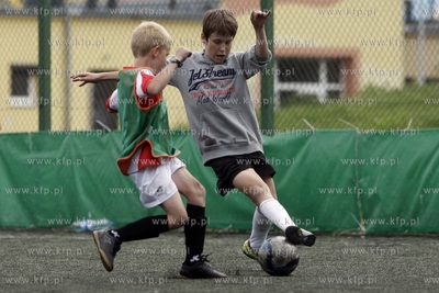 Gdansk Zaspa. Pilkarski turniej dzikich druzyn Do przerwy...