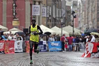 Gdansk. Meta  XVIII Maratonu Solidarnosci na ul Dlugi...