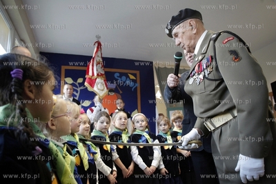 Szkola podstawowa nr 9 w Sopocie. Uroczystosc pasowania...