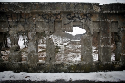 Gdansk. Wycinka drzew na trasie budowanej Kolei Metropolitalnej...
