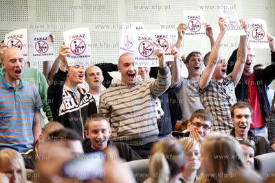 Uniwersytet Gdanski. Debata o zwiazkach partnerskich....