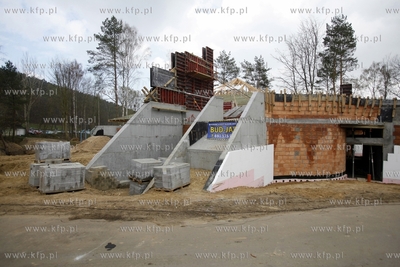 Uroczystosc zawieszenia wiechy na budowanym budynku...