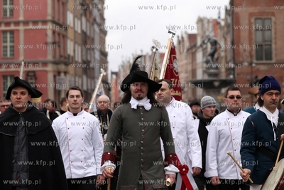 Gdańsk. Przemarsz ul.Długą z okazji jubileuszu siedemdziesięciolecia...