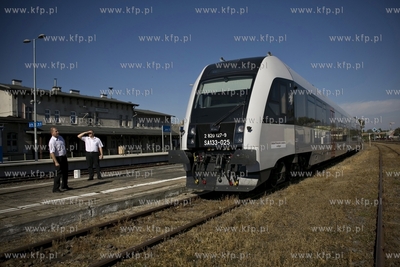 Przejazd pociągu na trasie Gdynia Główna - Brusy,...