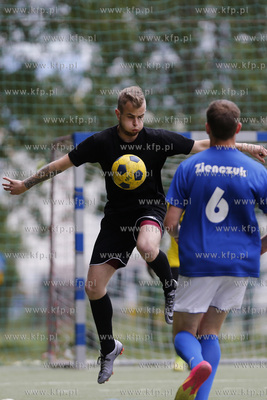 Gdansk Zaspa. Pilkarski turniej dzikich druzyn Do przerwy...