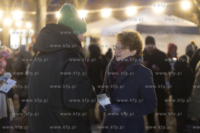 Sopockie Miasteczko Świąteczno-Noworoczne. Scena...