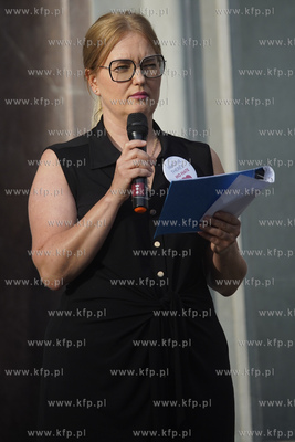 Gdańsk. Manitestacja Jestem LGBT na Długim Targu....