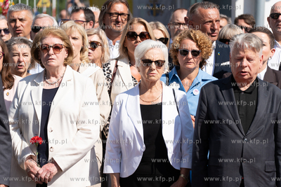 Gdańsk. Plac Solidarności. Symboliczne otwarcie bramy...