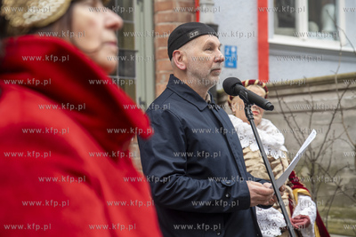 Odsłonięcie tablicy poświęconejrzeźbiarzowi  prof....