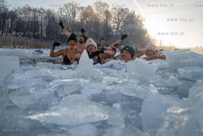 Zimowy poranek w Otominie. Kąpiel morsów. 18.01.2026...