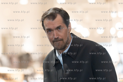 FPFF 2026. Spotkanie z twórcami filmu Mniej obcy....