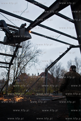 Kolejne budynki Stoczni Gdanskiej do wyburzenia .Tym...