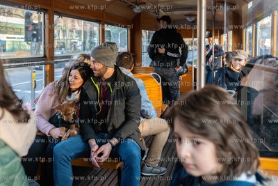 Zabytkowy tramwaj dla pań z okazji ich święta. 8.03.2020...