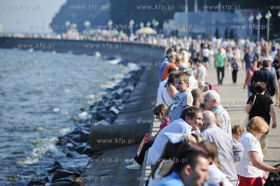 Gdynia. Bulwar nadmorski. Akcja promocyjna filmu Smerfy,...