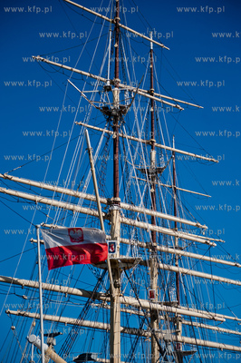 Gdynia. Skwer Kosciuszki. Zaglowiec Dar Pomorza.
11.03.2012
fot....