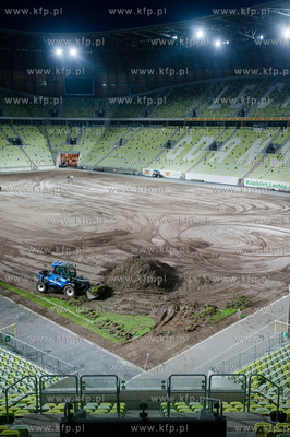 Gdansk. Stadion PGE Arena. Wymiana murawy przed meczem...