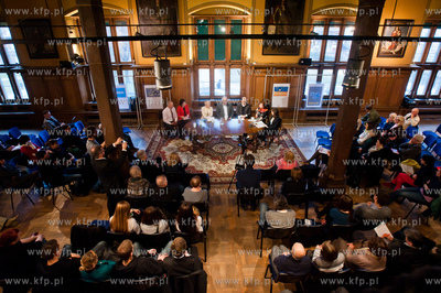 Gdansk. Ratusz Staromiejski. Debata publiczna pt. Co...