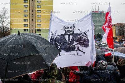 Gdansk. Plac Solidarnosci. Wiec dla obrony demokracji...