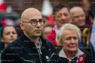 Gdańsk. Manifestacja Komitetu Obrony Demokracji pod...