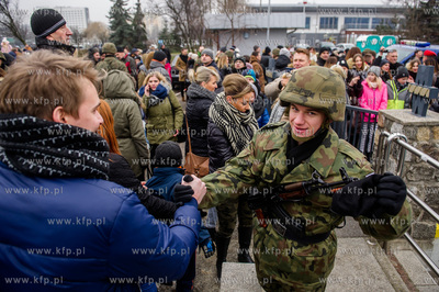 Gdynia. Nabrzeże Pomorskie. Uroczysta przysięga wojskowa...