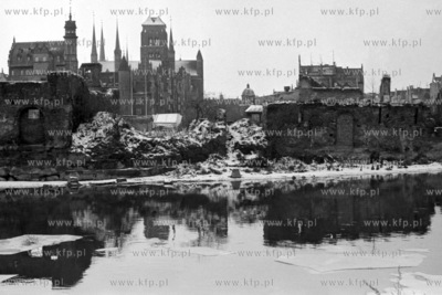 Ruiny na Wyspie Spichrzów, widok od strony ulicy Szafarnia...