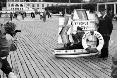 Pamiątkowe zdjęcie na molo w Sopocie.
25.05.1987
4maj87_z.kosycarz_p40
Fot....
