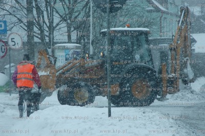 Slupsk zasypany sniegiem, do odsniezania zmobilizowano...